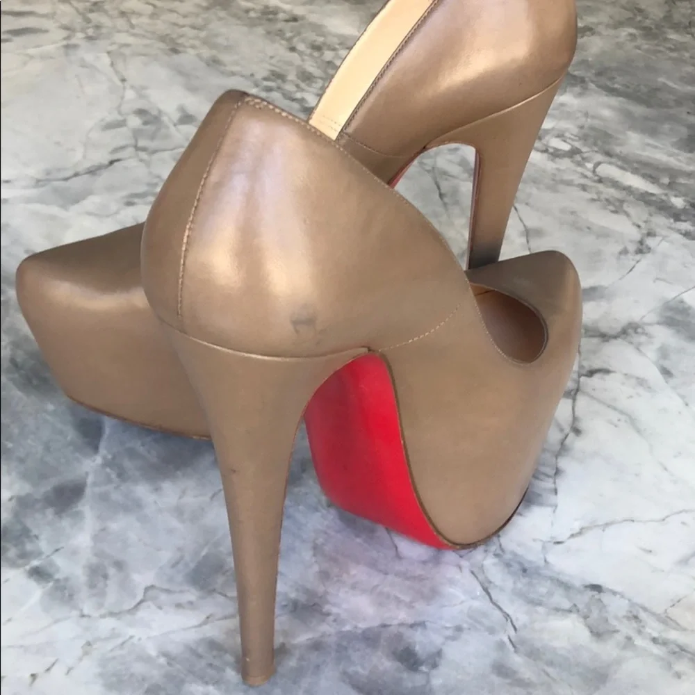 Christian Louboutin Mocha Leather Daffodile pumps! - Picture 4 of 8